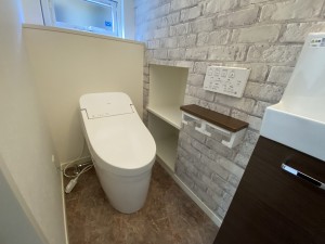 自然の眺望を最大限に取り込んだ家族との距離が近いスマートなお家