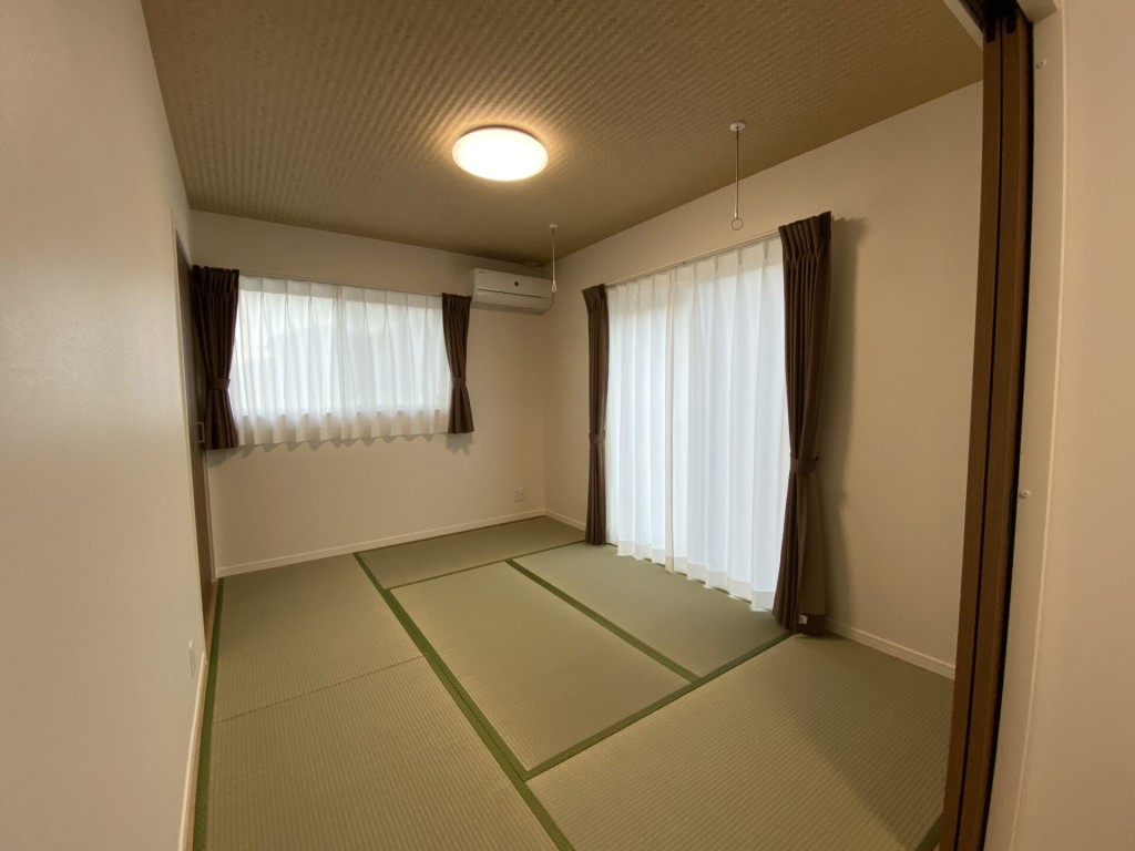 自然の眺望を最大限に取り込んだ家族との距離が近いスマートなお家