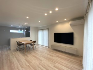 家族の笑顔が似合う やさしい光が差し込むお家