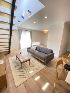 家族時間を大切にする、家事楽々でカフェ風な子育ての家