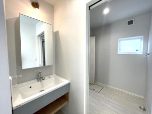 子育て中夫婦の毎日に寄り添う、子どもの成長を見守るお家