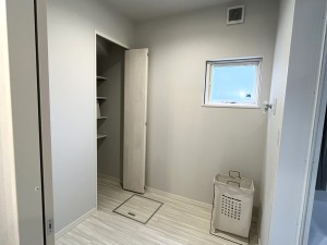 子育て中夫婦の毎日に寄り添う、子どもの成長を見守るお家