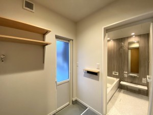 和の風情と現代のシンプルな美しさが融合したお家